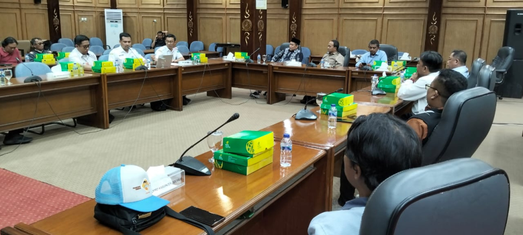 HEARING - Forum dengar pendapat (hearing) Komisi B DPRD Sidoarjo dengan manajemen RSUD Notopuro dan perwakilan warga Sidoarjo membahas kenaikan tarif parkir progresif di RSUD RT Notopuro Sidoarjo, Rabu (29/04/2026).