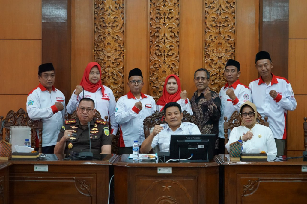 RAKOR - Bupati Sidoarjo Subandi dan Kajari Sidoarjo Zaidar Rasepta memimpin Rakor Program Jaga Desa (Jaksa Garda Desa) di Ruang Opsroom Pemkab Sidoarjo, Rabu (29/04/2026).