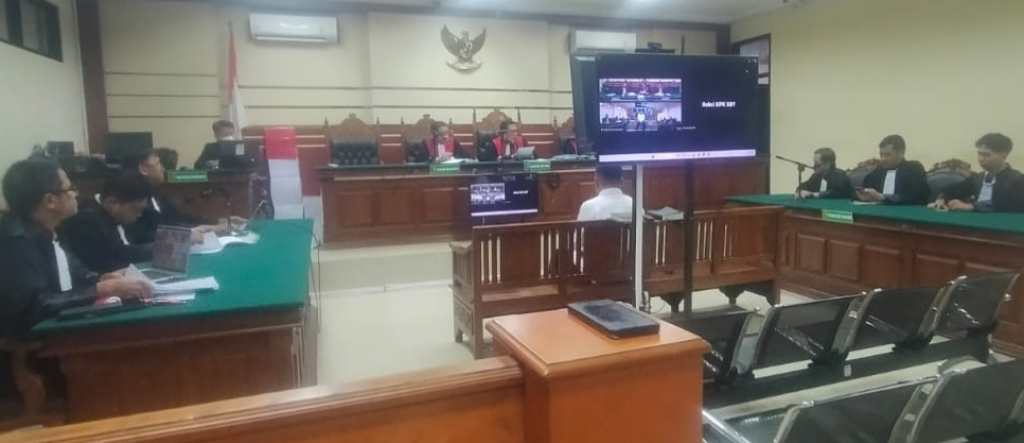 PUTUSAN - Tim majelis Hakim Pengadilan Tipikor Surabaya di Juanda, Sidoarjo sepakat menolak eksepsi terdakwa Sugiri Sancoko soal kasus dugaan korupsi RSUD dr Harjono Ponorogo saat putusan sela, Jumat (24/04/2026).