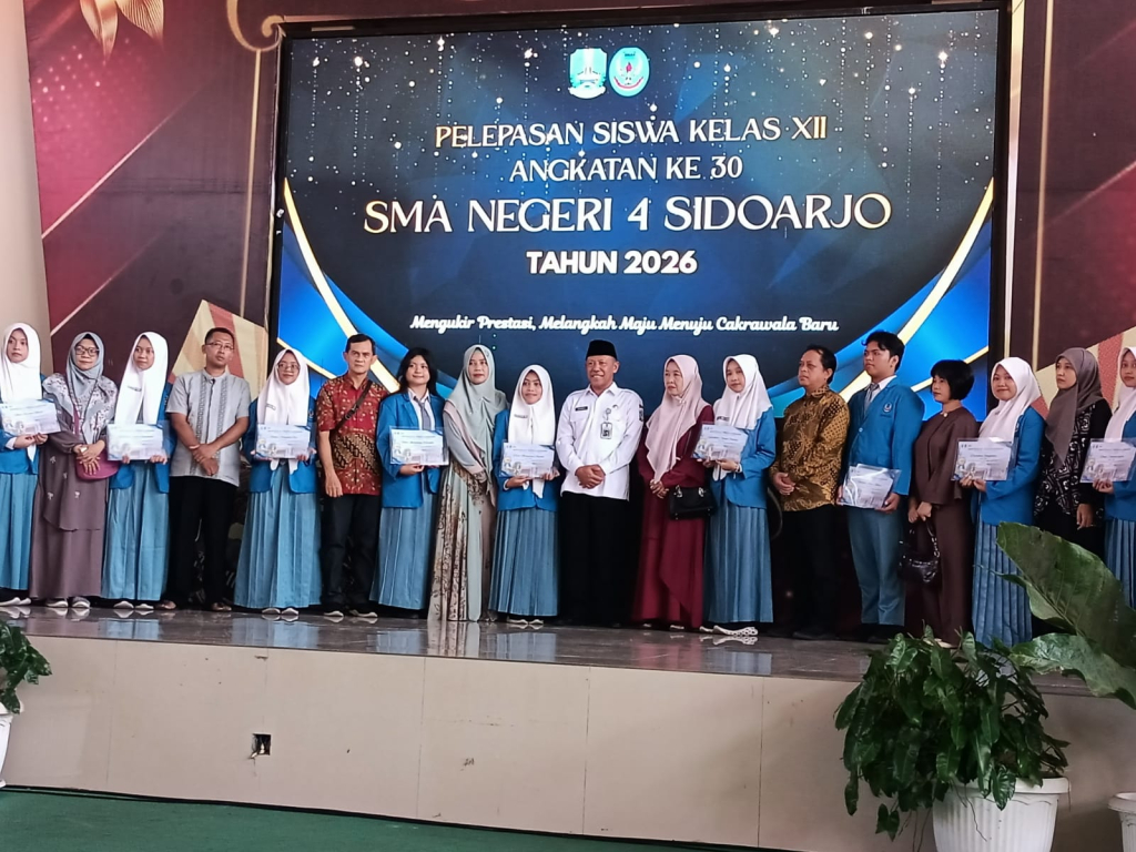 LEPAS - Kepala SMAN 4 Sidoarjo Dr Karyanto menyampaikan rasa bangga 112 siswa berhasil menembus Perguruan Tinggi Negeri (PTN) lewat alur prestasi atau undangan dengan harapan disusul siswa lainnya.