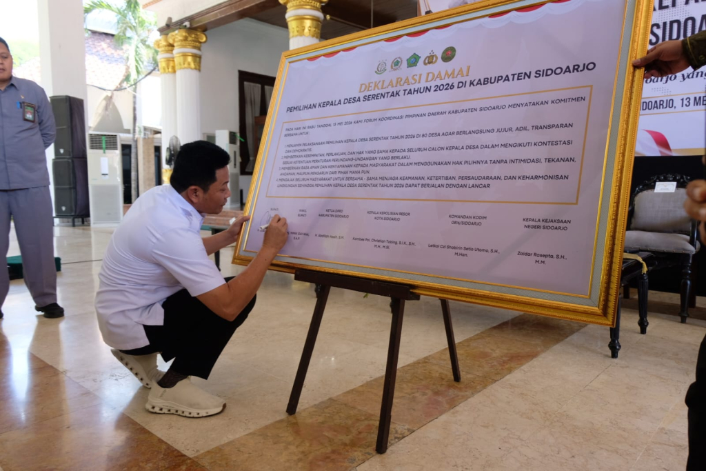 DAMAI - Bupati Sidoarjo Subandi jajaran Forkopimda serta seluruh kandidat Cakades melaksanakan MoU deklarasi damai di Pendopo Delta Wibawa, Rabu (13/05/2026).