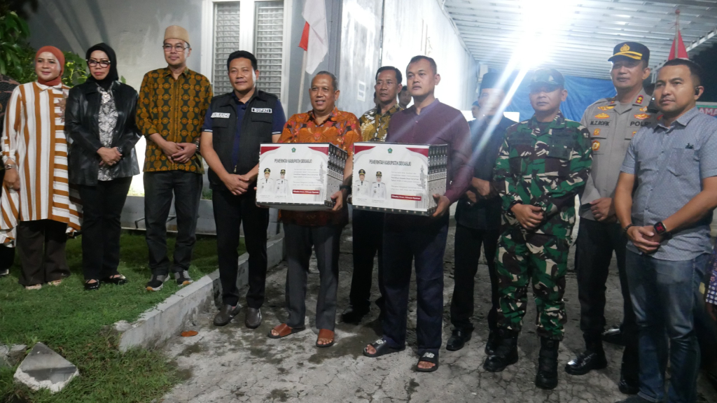 SIDAK - Bupati Sidoarjo Subandi bersama Ketua DPRD Sidoarjo Abdillah Nasih, Wakapolresta AKBP Mohammad Zainur Rofik, Dandim 0816 Letkol Czi Shobirin Setio Utomo dan jajaran Forkopimda kunjungan di sejumlah TPS, Sabtu (23/05/2026) malam.