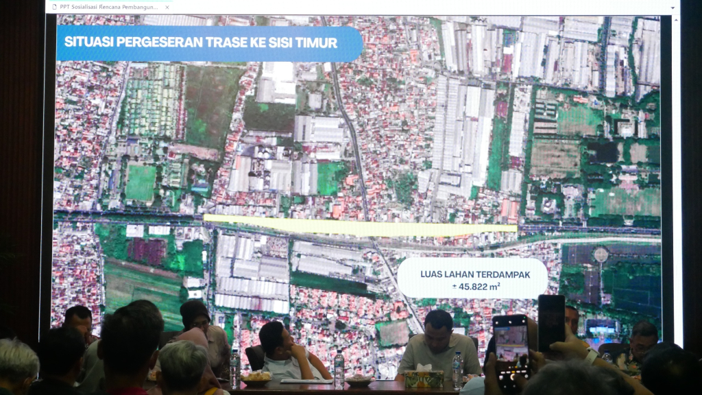 FLYOVER GEDANGAN - Foto udara sketsa rencana pembebasan lahan dan pembangunan Flyover Gedangan. Insert foto Ketua DPRD Sidoarjo H Abdilah Nasih dan Ketua Komisi C DPRD Sidoarjo H Choirul Hidayat.