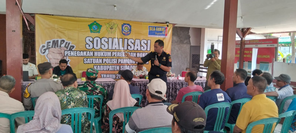 SOSIALISASI - Satpol PP dan Kantor Pengawasan dan Pelayanan Bea Cukai (KPPBC) Tipe Madya Pabean Sidoarjo gencar Gempur Rokok Ilegal dengan Sosialisasi Penegakan Hukum Peredaran Rokok Ilegal di Desa Kalisampurno, Kecamatan Tanggulangin, Kamis (11/06/2026).