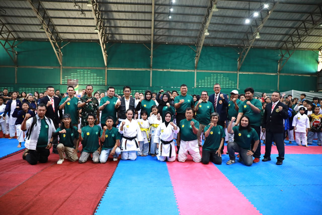 Ratusan Karateka Muda Unjuk Gigi di Porkab Sidoarjo 2026, Wabup Mimik Nilai Sebagai Wadah Bentuk Karakter Juara Atlet