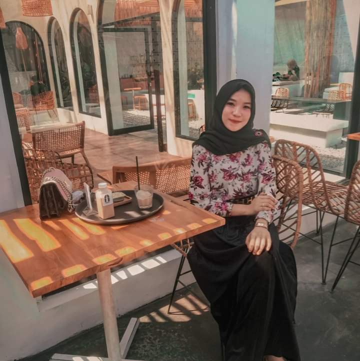 KORBAN - Foto korban selamat kecelakaan mobil Ayla menabrak truk di JL Raya Desa/Kecamatan Prambon, Evi Aprilia (21) warga Desa Wonokusumo, Kecamatan Mojosari, Kabupaten Mojokerto memberikan klarifikasi, Minggu (06/02/2020) malam. 