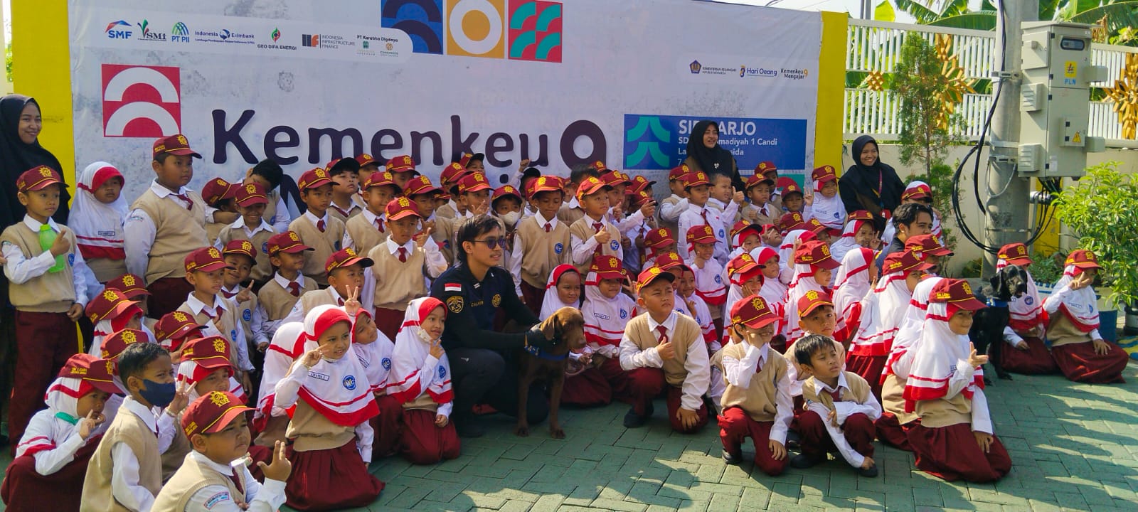NGAJAR - Program Kemenkeu Mengajar ke 9 diikuti para pelajar dan guru di SD Muhammadiyah 1 Candi Labschool Umsida, SMPIT Insan Kamil dan SMK Telkom Sidoarjo, Senin (07/10/2024). 