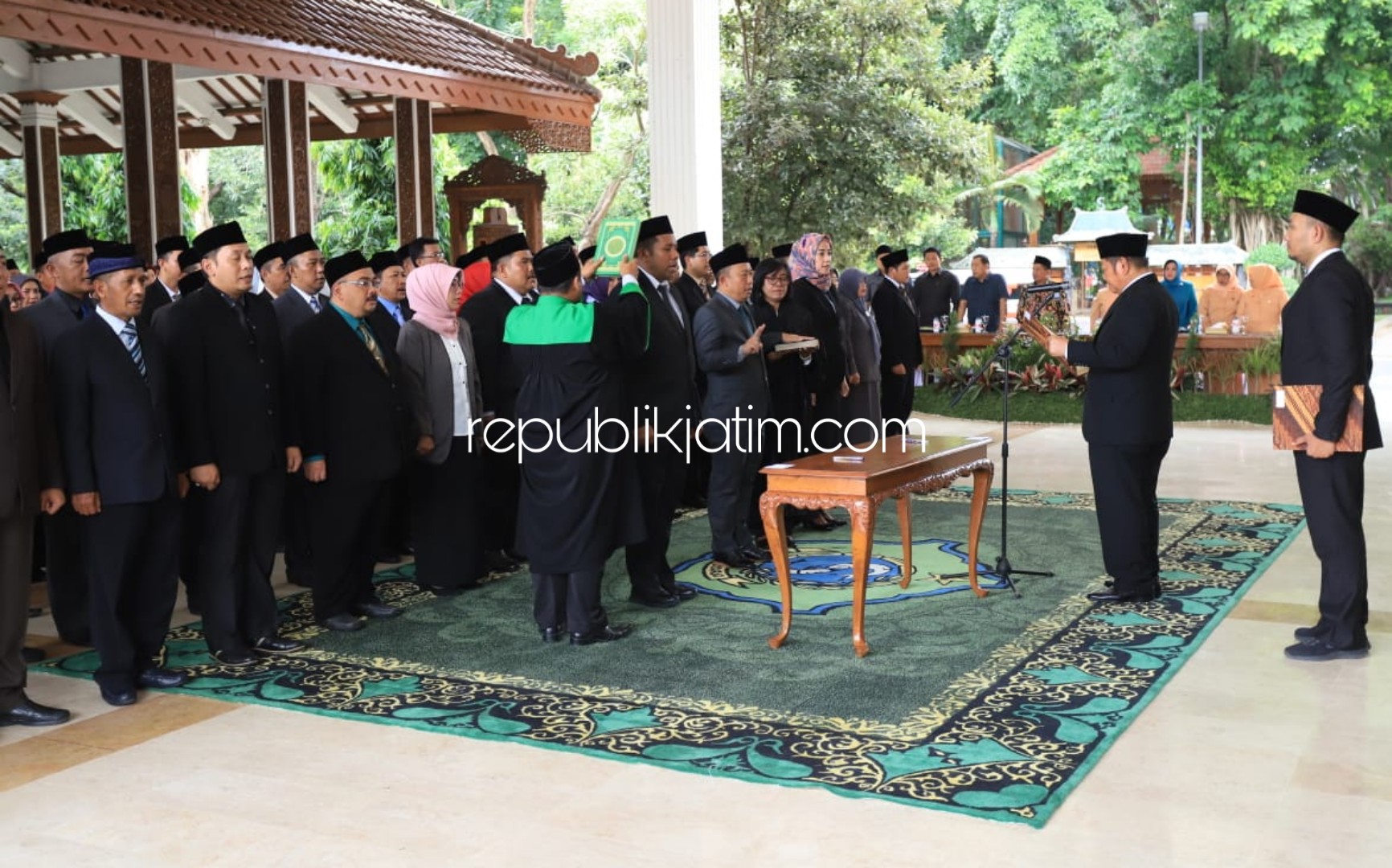 MUTASI - Bupati Sidoarjo, Saiful Ilah memutasi 149 pejabat di lingkungan Pemkab Sidoarjo termasuk 4 kepala OPD dan 2 Camat di Pendopo Delta Wibawa, Selasa (07/01/2020) sore.