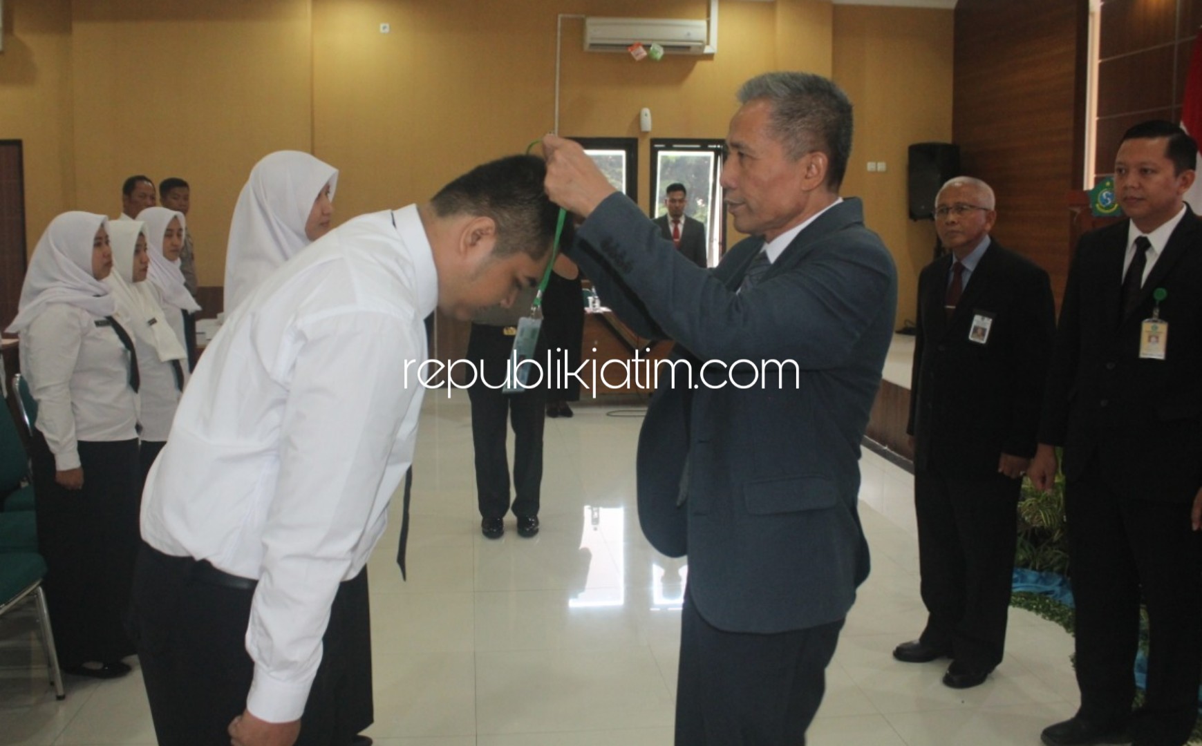 LATSAR - Sekda Sidoarjo, Ahmad Zaini membuka Latihan Dasar (Latsar) 65 CPNS di Kantor BKD Pemkab Sidoarjo, Rabu (22/01/2020).