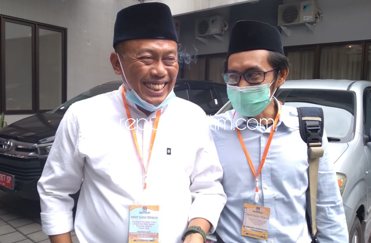 BUPATI TERPILIH - Bupati Ponorogo Terpilih, Sugiri Sancoko saat menyampaikan keterangan pers di halaman parkir Hotel Mahesa, Ponorogo, Jumat (22/01/2021). 