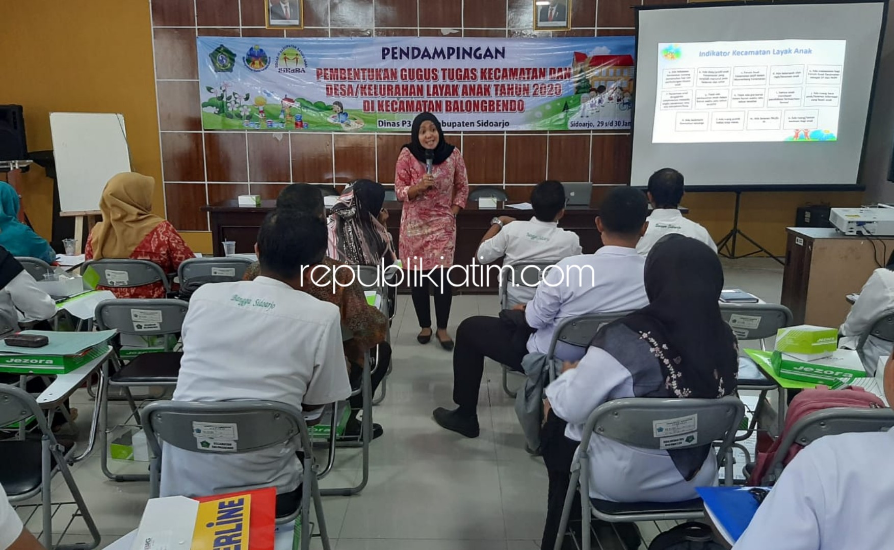 LOKAKARYA - DP3AKB Pemkab Sidoarjo menggelar Lokakarya Pendampingan dan Pembentukan Desa/Kelurahan Ramah Anak di Kecamatan Balongbendo, Rabu (29/01/2020).
