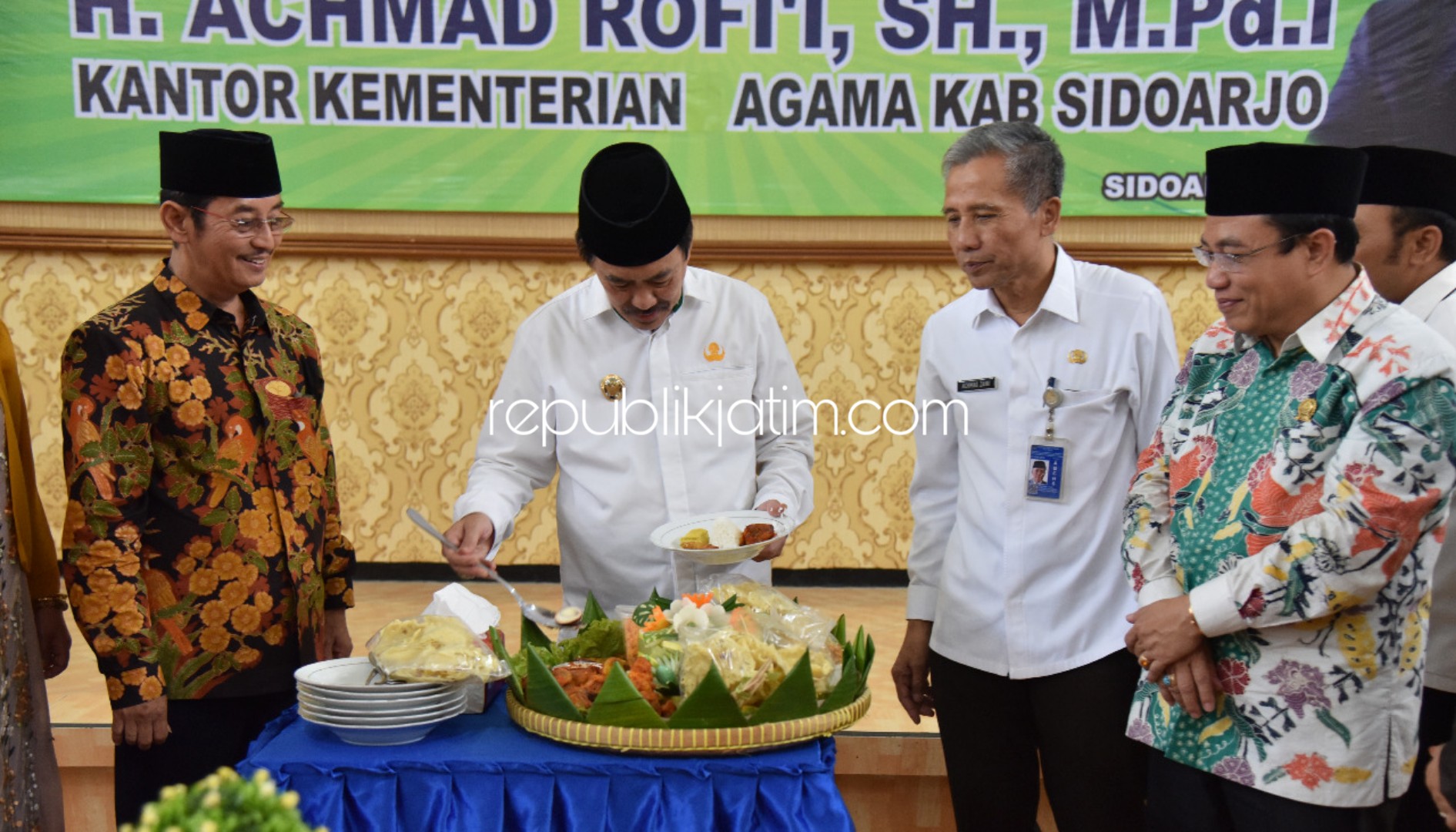 PURNA TUGAS - Wakil Bupati Sidoarjo Nur Ahmad Syafuddin menghadiri acara purna tugas Kepala Kemenag Sidoarjo, Achmad Rofi'i di Kantor Kemenag Sidoarjo, Rabu (05/02/2020).