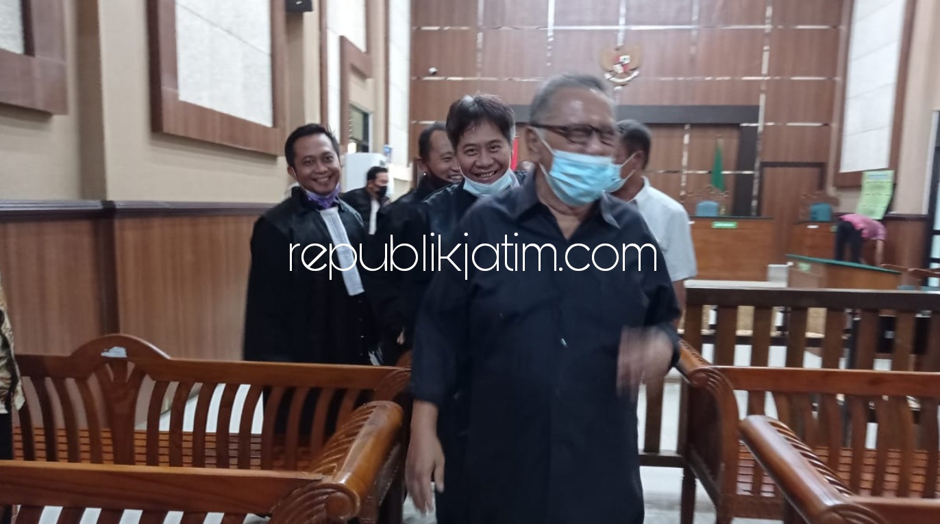 PUTUSAN - Mantan anggota DPRD Ponorogo dari PPP, Beni Sulistyanto Bin Suyono alias Mbah Beni (63) yang diputus 5 bulan dengan masa percobaan 10 bulan di Pengadilan Negeri Ponorogo, Jumat (05/02/2021).