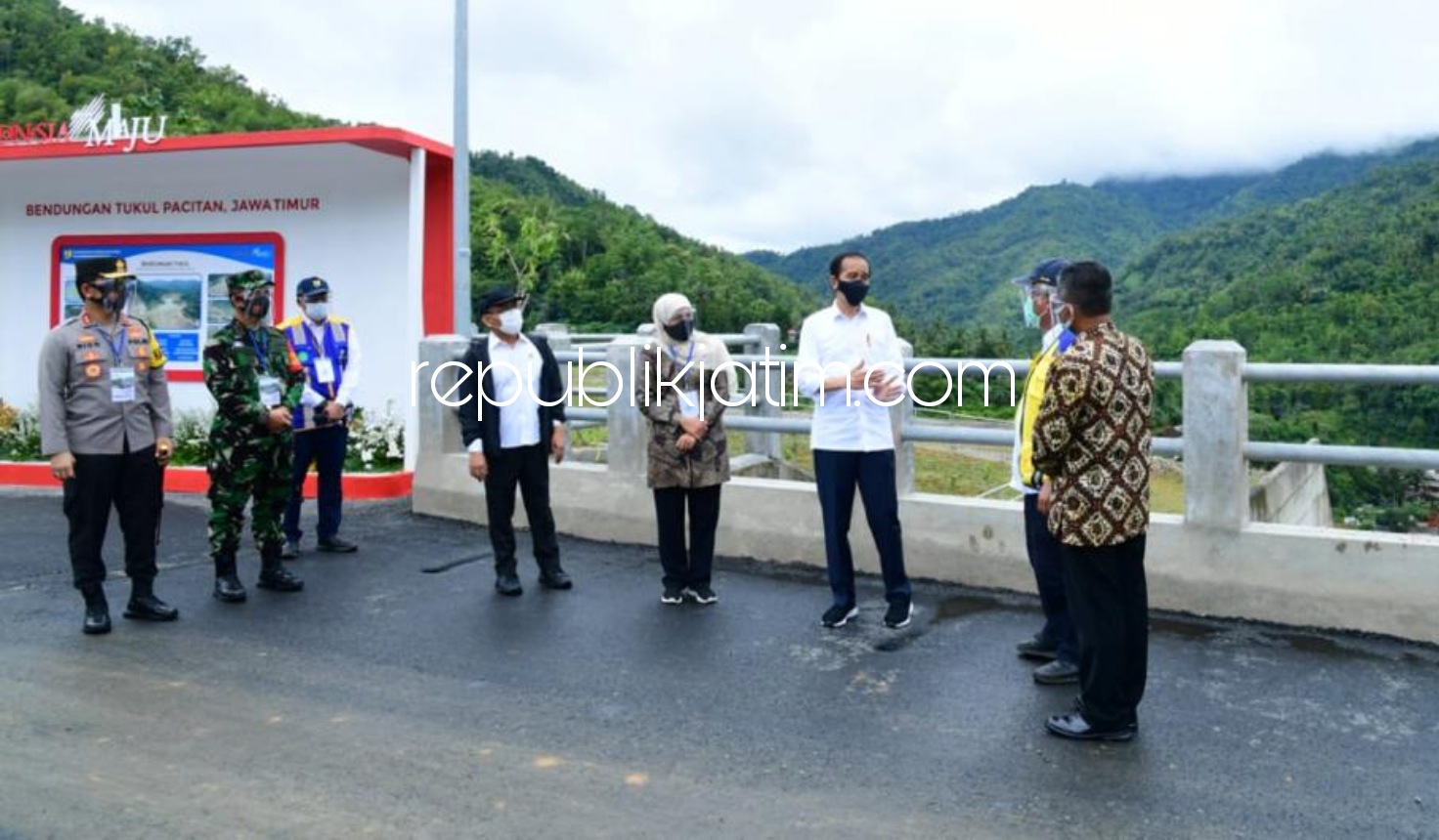 RESMIKAN - Presiden Joko Widodo meresmikan Bendungan Tukul di Desa Karanggede, Kecamatan Arjosari, Pacitan, Jawa Timur yang dibangun sejak Tahun 2015 kemarin, Minggu (14/02/2021).