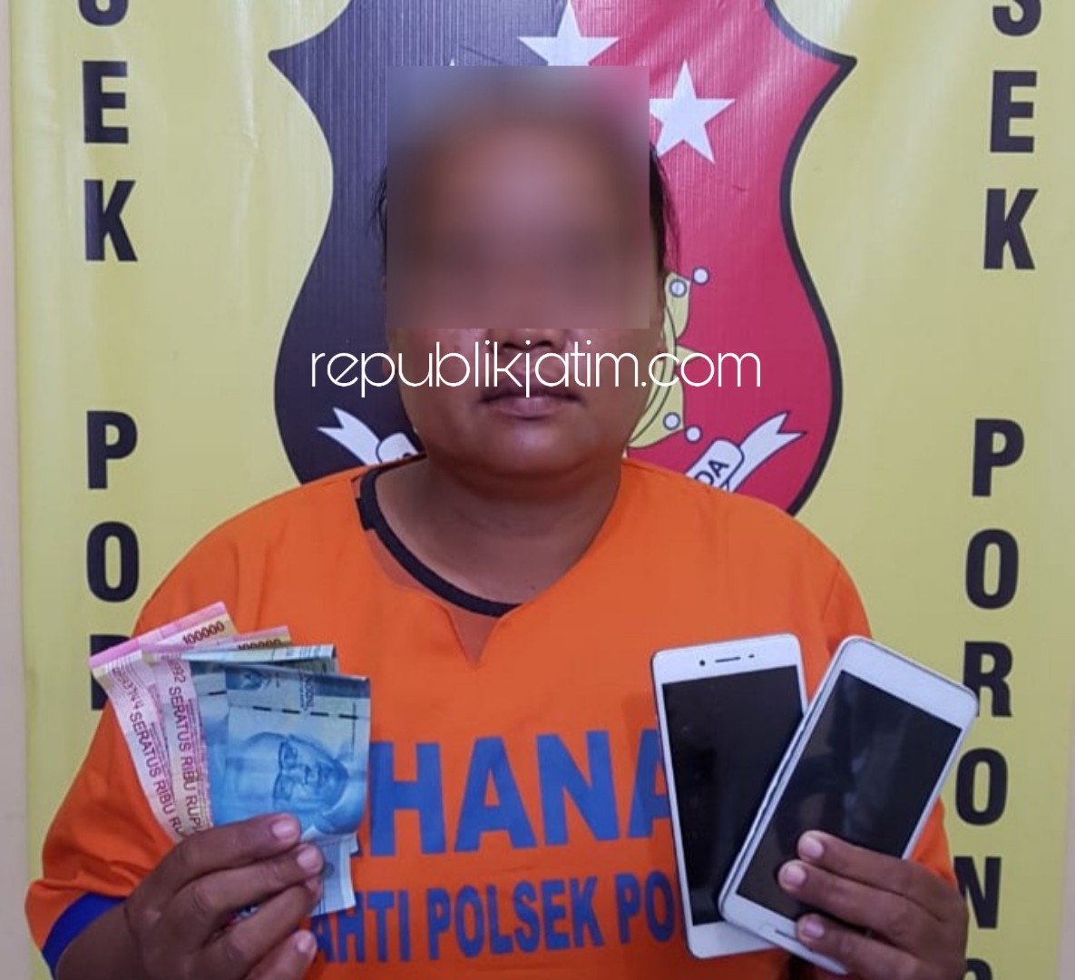 DITAHAN - Tersangka pencurian Anisa (44) warga Dusun Balongsari, Desa Kebonagung, Kecamatan Porong, Sidoarjo beserta barang bukti curiannya ditahan di Polsek Porong, Jumat (15/02/2019).
