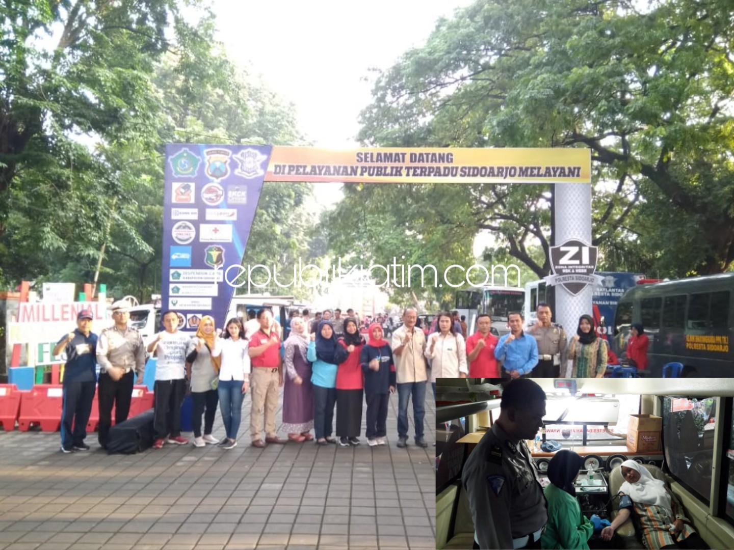 LAYANAN - Pelayanan Publik Polresta Sidoarjo di Car Free Day di Alun-Alun diserbu warga Sidoarjo, Minggu (17/02/2019).