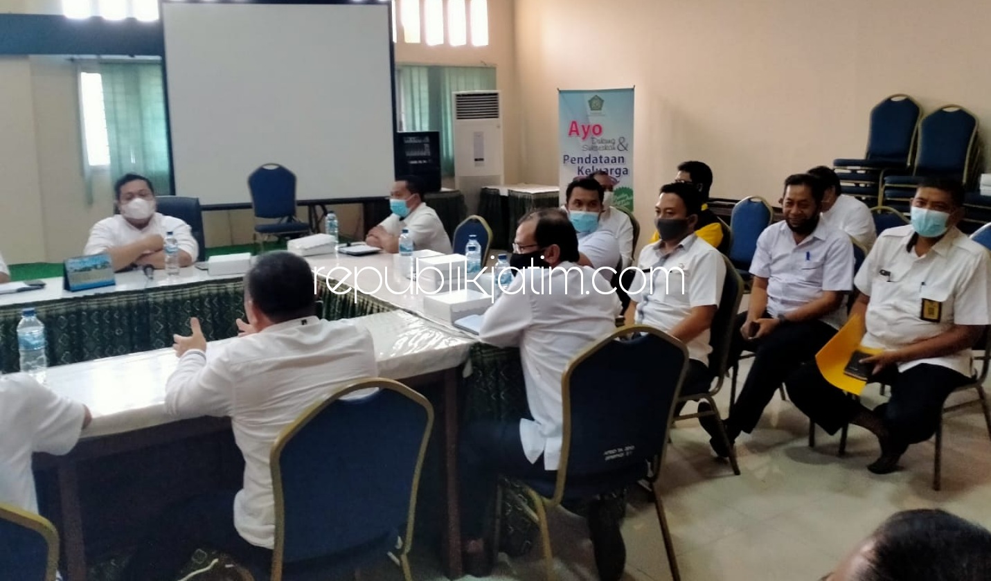 RAKOR - Sejumlah perwakilan dinas terkait Pemkab Sidoarjo menggelar rapat koordinasi (rakor) persiapan pelantikan 173 Kades terpilih di aula lantai 2 Dinas PMD Pemkab Sidoarjo, Jumat (19/02/2021).