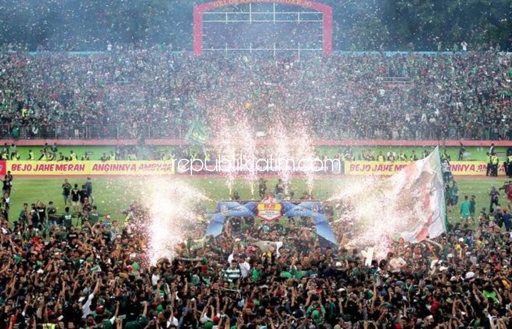 SELEBRATION - Tim Persebaya Surabaya berhasil menaklukkan tim Macan Kemayoran Persija dengan hasil akhir 4 - 1 dalam laga di Stadion Gelora Delta Sidoarjo, Kamis (20/02/2020).