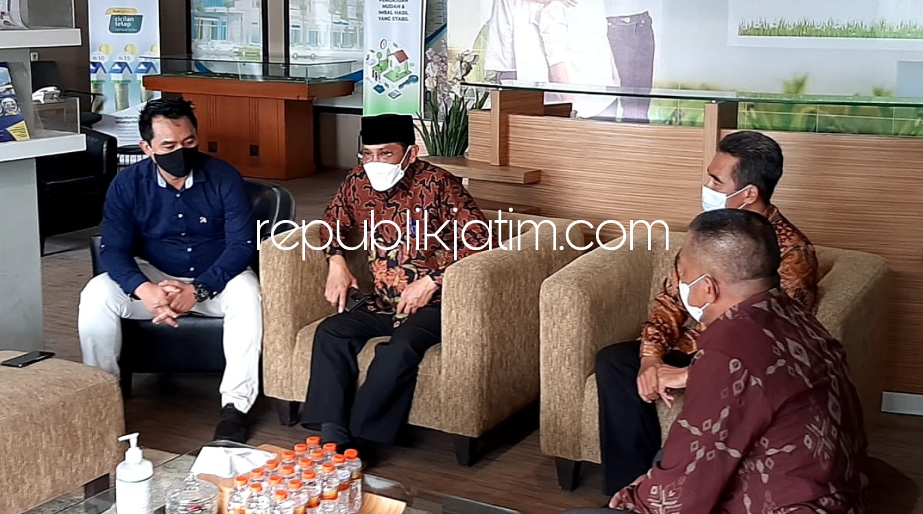 KUNJUNGAN - Pj Bupati Sidoarjo, Hudiyono mengunjungi Perumahan Mandiri Resindence Krian didampingi Muspika Krian serta GM Perumahan Mandiri Residence, Bara Kalim beserta staf, Selasa (23/02/2021).