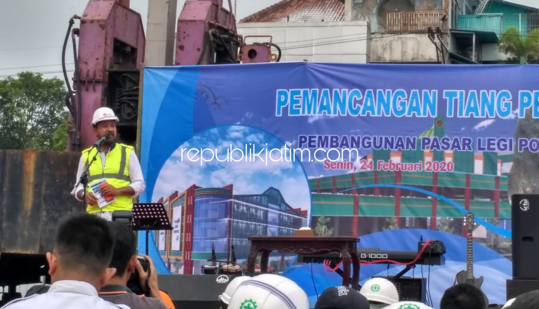 KENDURI - Kenduri (bancakan atau selamatan) dimulainya proyek pembangunan Pasar Legi senilai 133,6 miliar dihadiri Bupati Ponorogo, Ipong Muchlissoni, Senin (24/02/2020). 