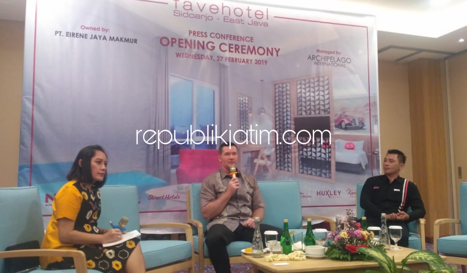 KETERANGAN - Presiden dan CEO Archipelago lnternasional, John Flood memberikan keterangan pers soal pembukaan Favehotel Sidoarjo, Rabu (27/02/2019).