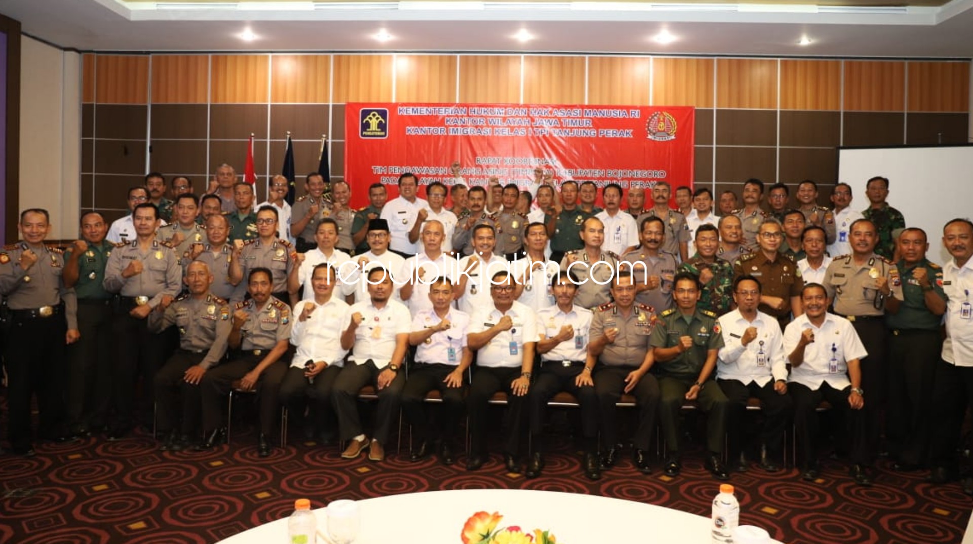 RAKOR - Menyikapi merebaknya virus Corona di dunia dan Indonesia menjadi salah satu isu aktual yang diangkat dalam Rapat Koordinasi (Rakor) tim Pengawasan Orang Asing (PORA) Kabupaten Bojonegoro, Rabu (04/03/2020).