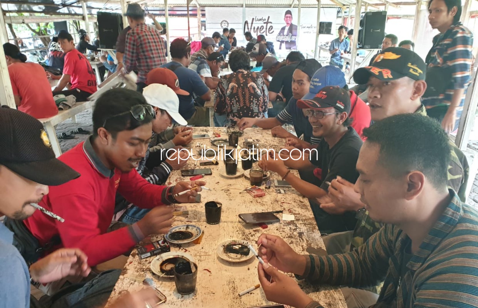 NYETE - Sekitar 100 peserta meramaikan lomba Nyete yang digelar Bacabup Sidoarjo, Ahmad Muhdlor Ali di Warung Kopi Mak Yam, Desa Terungkulon, Kecamatan Krian, Sidoarjo, Minggu (08/03/2020).