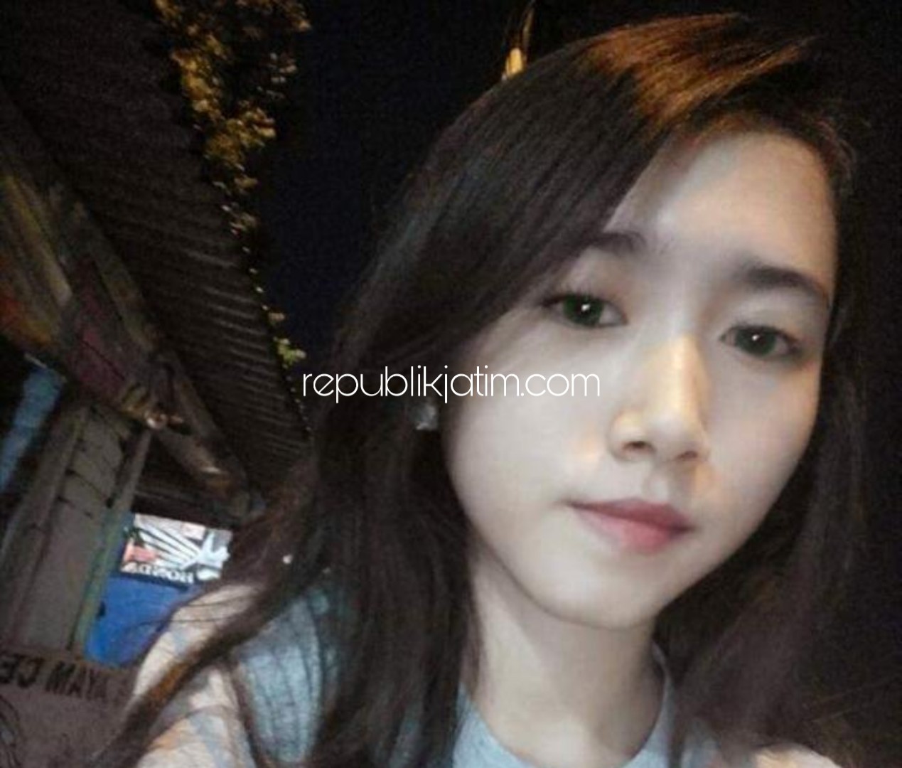 KORBAN BEGAL - PDA (18) diduga menjadi korban begal dan petugas Basarnas yang berusaha mencari korban di aliran Sungai Siwalanpanji, Kecamatan Buduran, Sidoarjo, Selasa (10/03/2020) petang.