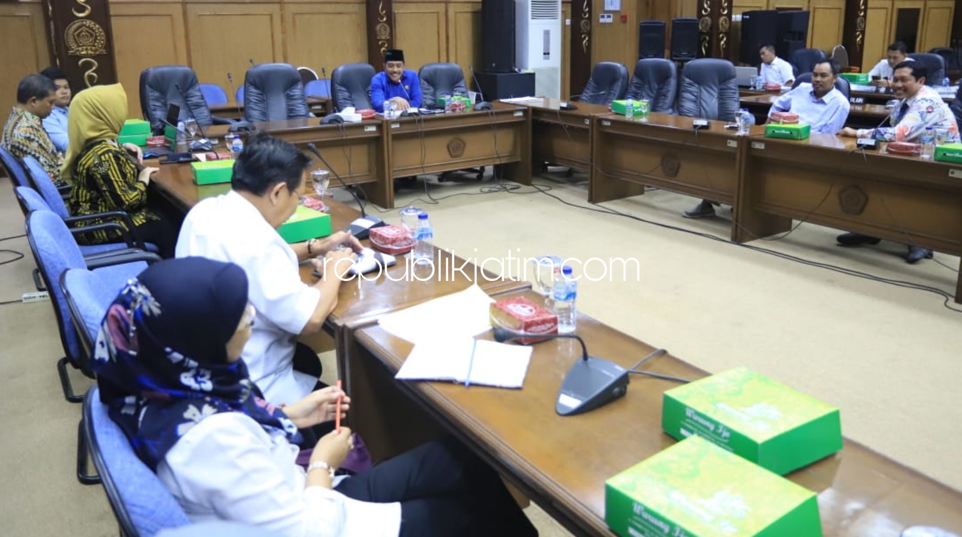 HEARING - Sejumlah anggota dan pimpinan Komisi D DPRD Sidoarjo hearing bersama Disparpora dan PT Astin sebagai investor yang mengelolah PG Toelangan, Sidoarjo, Jumat (13/03/2020).