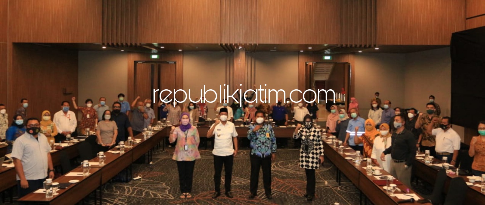 BIMTEK - Bupati Sidoarjo, Ahmad Muhdlor Ali (Gus Muhdlor) membuka Bimtek penyusunan struktur dan skala upah dari Kementerian Tenaga Kerja RI bagi manager HRD perusahaan yang digelar di Hotel Aston Sidoarjo, Kamis, (18/03/2021).