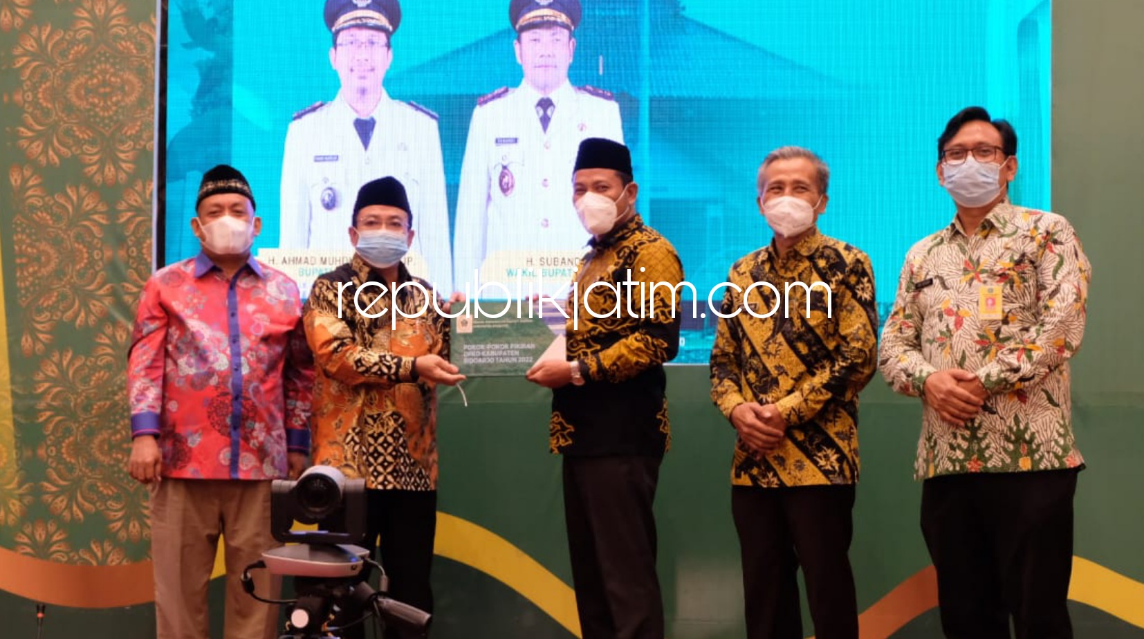 MUSRENBANG - Wakil Bupati (Wabup) Sidoarjo, Subandi membuka Musrenbang Rencana Kerja Pembangunan Daerah (RKPD) Pemkab Sidoarjo Tahun 2021 di Fave Hotel, Sidoarjo, Kamis (18/03/2021).