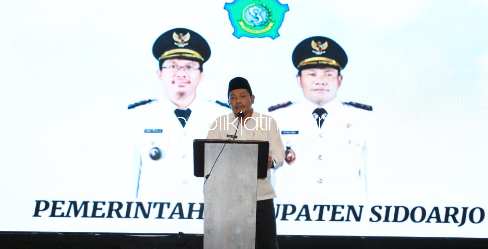 TRANSPARAN - Wabup Sidoarjo, Subandi meminta 322 Kades se Sidoarjo mengelola keuangan desa secara transparan dan akuntabel saat Workshop Pengelolaan Keuangan Desa di The Singhasari Resort dan Convention Kota Batu, Rabu (24/03/2021) malam.