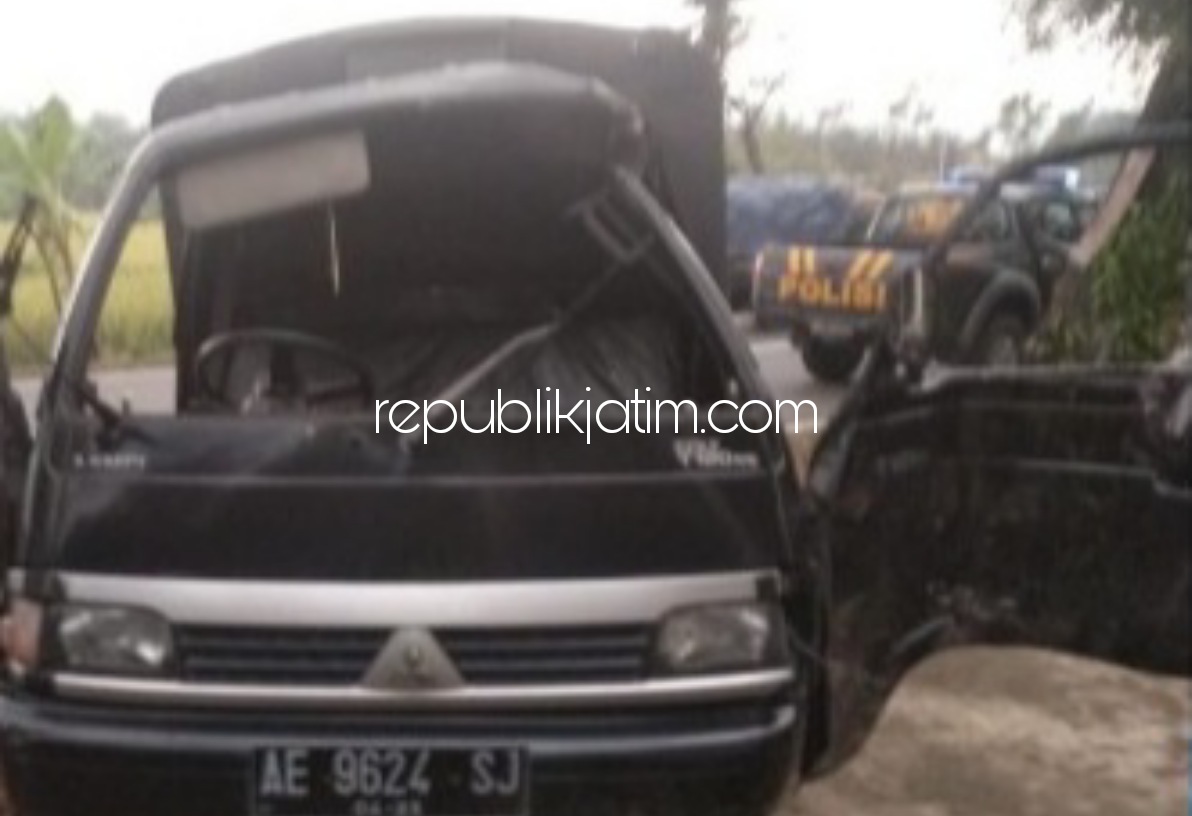 TKP - Sejumlah petugas Unit Laka, Satuan Lantas Polres Ponorogo menggelar olah TKP di jalur Ponorogo - Wonogiri, Desa Gelangkulon, Kecamatan Sampung, Ponorogo lokasi olengnya mobil bok, Sabtu (27/03/2021).