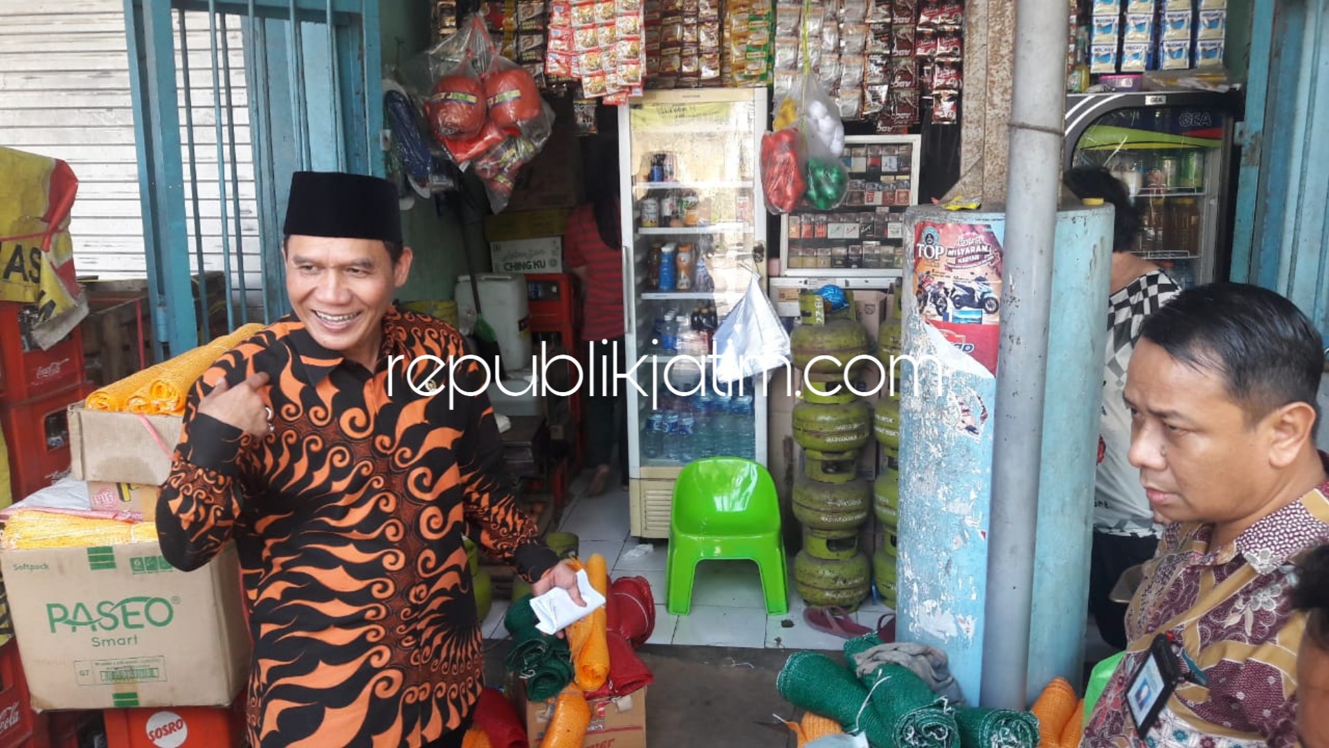 KUNJUNGAN - Anggota Komisi V DPR RI, Bambang Haryo Soekartono mengunjung Pasar Porong, Sidoarjo yang bakal dibangun dengan anggaran Rp 20 miliar Tahun 2019 ini, Jumat (29/03/2019).