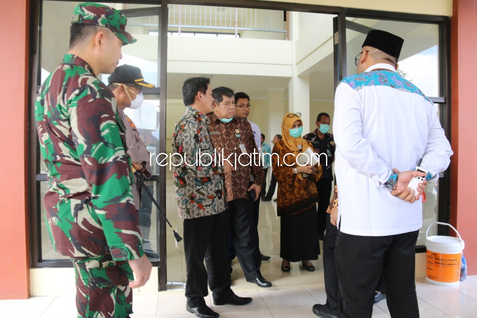 ISOLASI - Gedung Balai Latihan Kerja (BLK) Tulangan yang sudah disidak Wabup Sidoarjo dan rombongan beberapa hari lalu bakal dijadikan ruang isolasi untuk menangani pasien Covid-19.