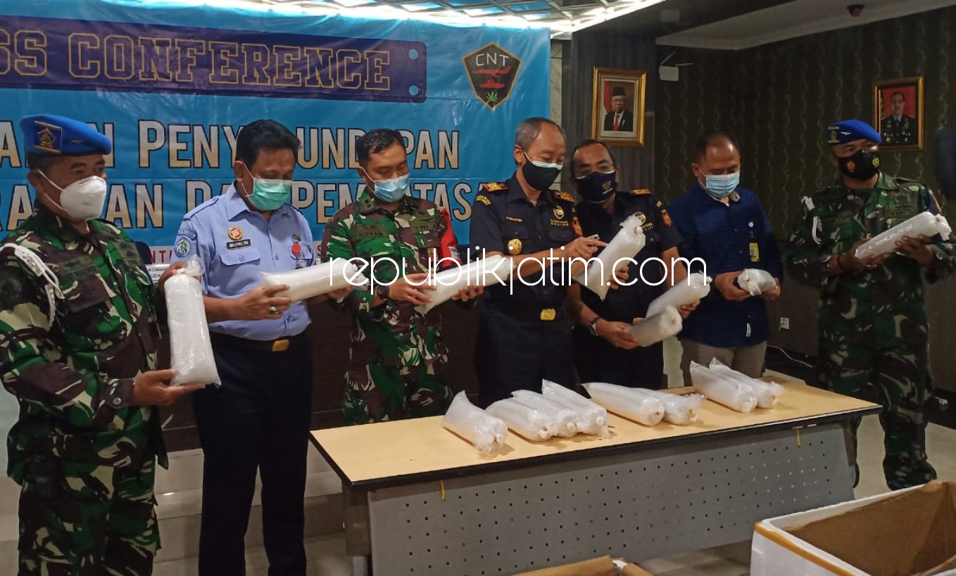 LOBSTER - - Kantor Pengawasan dan Pelayanan Bea dan Cukai (KPPBC) Tipe Madya Pabean Juanda dan tim gabungan menggagalkan penyelundupan baby lobster 80.000 ekor seharga Rp 8 miliar yang dikirim ke Batam melalui Bandara Juanda Sidoarjo, Kamis (15/04/2021).