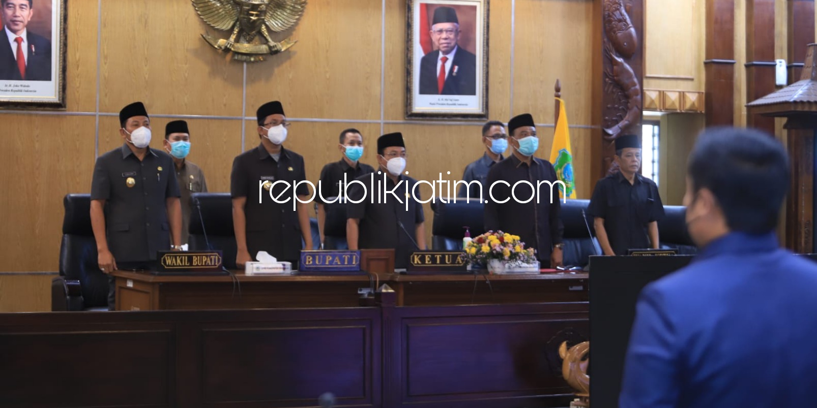 PARIPURNA - Bupati Sidoarjo, Ahmad Muhdlor Ali (Gus Muhdlor) membacakan RPJMD 2021 - 2026 yang fokus masalah penguatan ekonomi dan infrastruktur saat paripurna di DPRD Sidoarjo, Jumat (16/04/2021) sore.