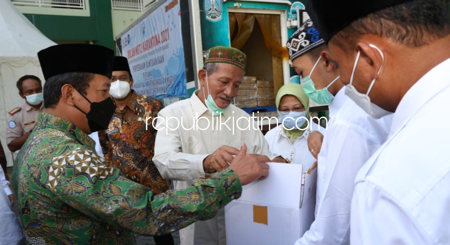 GEMARIKAN - Safari Gerakan Memasyarakatkan Makan Ikan (Gemarikan) Menteri Kelautan dan Perikanan (KKP) RI, Sakti Wahyu Trenggono ke beberapa Pondok Pesantren (Ponpes) di Jatim, salah satunya ke Ponpes Bumi Shalawat Desa Lebo, Sidoarjo, Jumat (30/04/2021).
