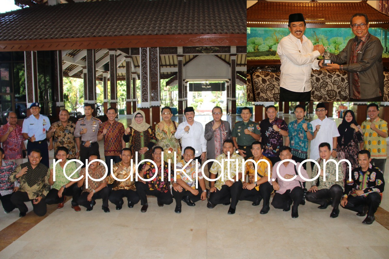 TERIMA KUNJUNGAN - Wabup Sidoarjo, Nur Ahmad Syaifuddin menerima kunjungan Pjs Walikota dan Forkopimda Padang di Pendopo Delta Wibawa, Jumat (11/05/2018).
