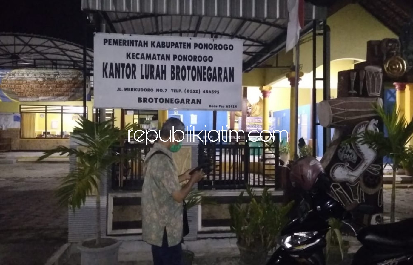 TUJUH - Penerima BST di Kelurahan Brotonegaran, Kecamatan Ponorogo hanya 7 orang dari yang diusulkan 610 orang memicu kekecewaan para Ketua RT, Rabu (13/05/2020). 