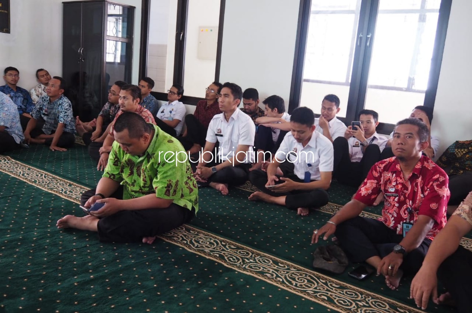 PEMBINAAN - Kanwil Kemenkumham Jatim menambah waktu pembinaan rohani bagi pegawai muslim selama Ramadhan, Kamis (16/05/2019).