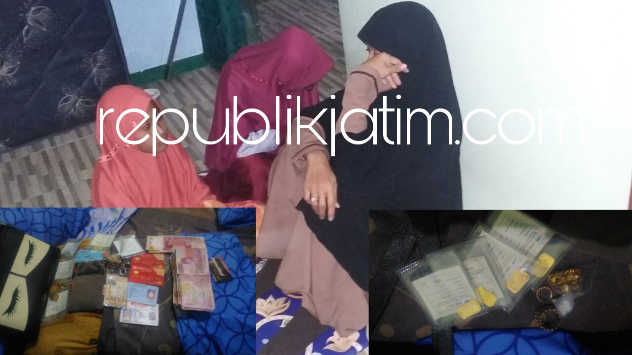 BARANG BUKTI - Barang bukti emas batangan, potasium, uang tunai, liontin dan lainnya diamankan Densus 88 Antiteror dari rumah terduga Muhammad Akib Hidayat (41) di Dungus, Desa/Kecamatan Sukodono, Sidoarjo, Sabtu (19/05/2018).