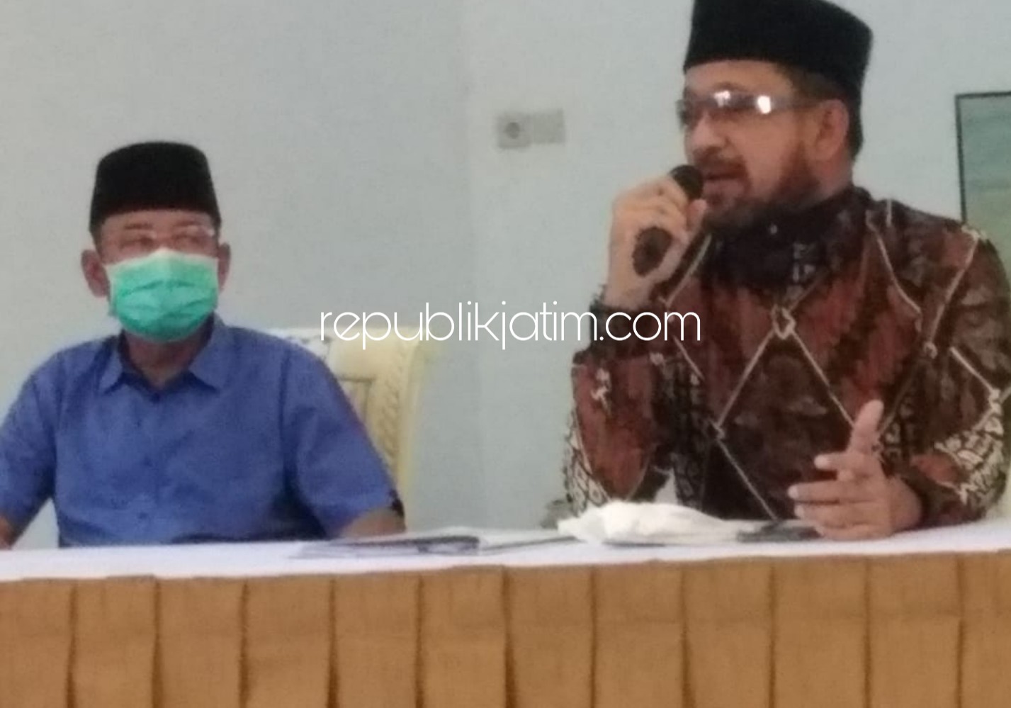 TAMBAH LIMA - Bupati Ponorogo Ipong Muhslissoni menyatakan pasien Covid-19 hari ini bertambah 5 orang salah satunya karyawan Bank di Ponorogo, Rabu (20/05/2020).