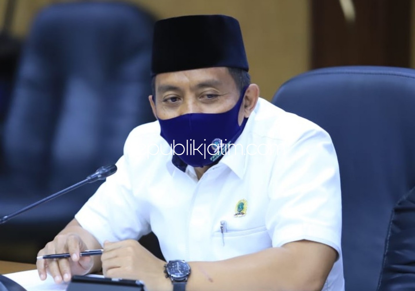 Wakil Ketua Panja Penanganan Covid-19 DPRD Sidoarjo, M Dhamroni Cudlori desak penerima rumahnya dicat Keluarga Miskin Penerima PKH 