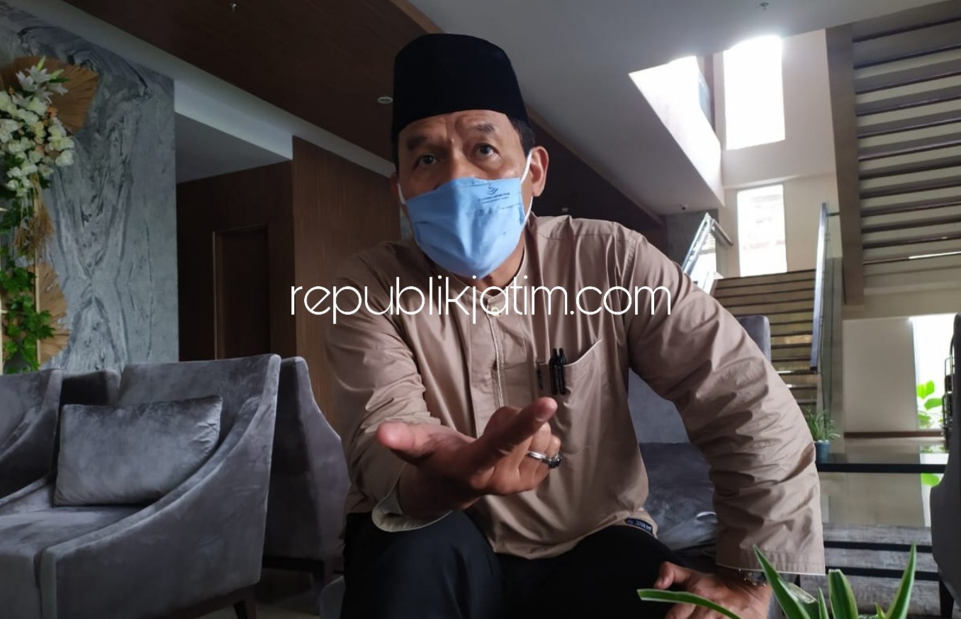 Ketua Masyarakat Transportasi Indonesia (MTI) Jatim, Bambang Haryo Soekartono (BHS) saat memberi penjelasan harga minyak mentah dunia yang anjlok.