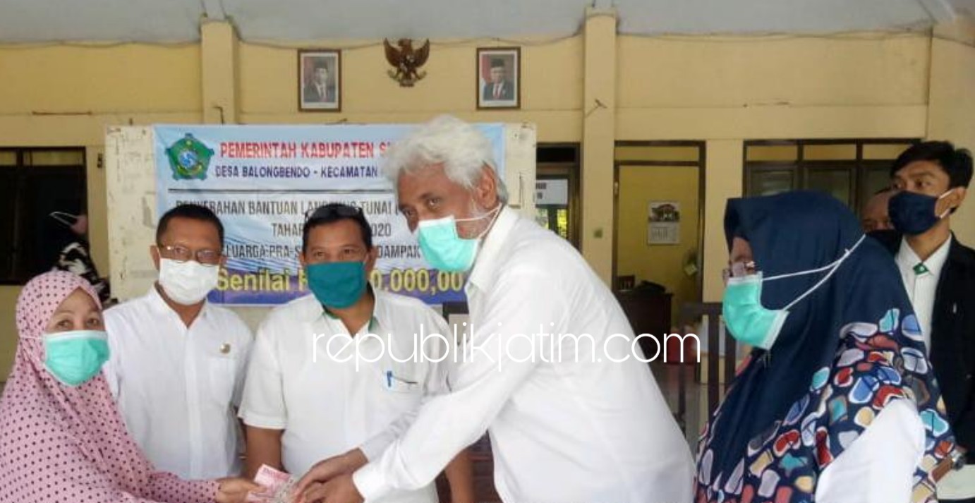 PENYALURAN - Pemdes Balongbendo, Kecamatan Balongbendo, Sidoarjo menyalurkan Bantuan Langsung Tunai (BLT) Dana Desa (DD) di kantor desa setempat sepekan lalu.