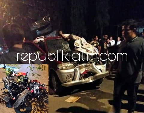 TEWAS - Pengendara motor Scoopy, Rasko Arbadi (18) tewas usai motor yang dikendarainya menabrak mobil Taruna di JL Raya Tlasih, Kecamatan Tulangan, Sidoarjo, Selasa (19/06/2018) malam.