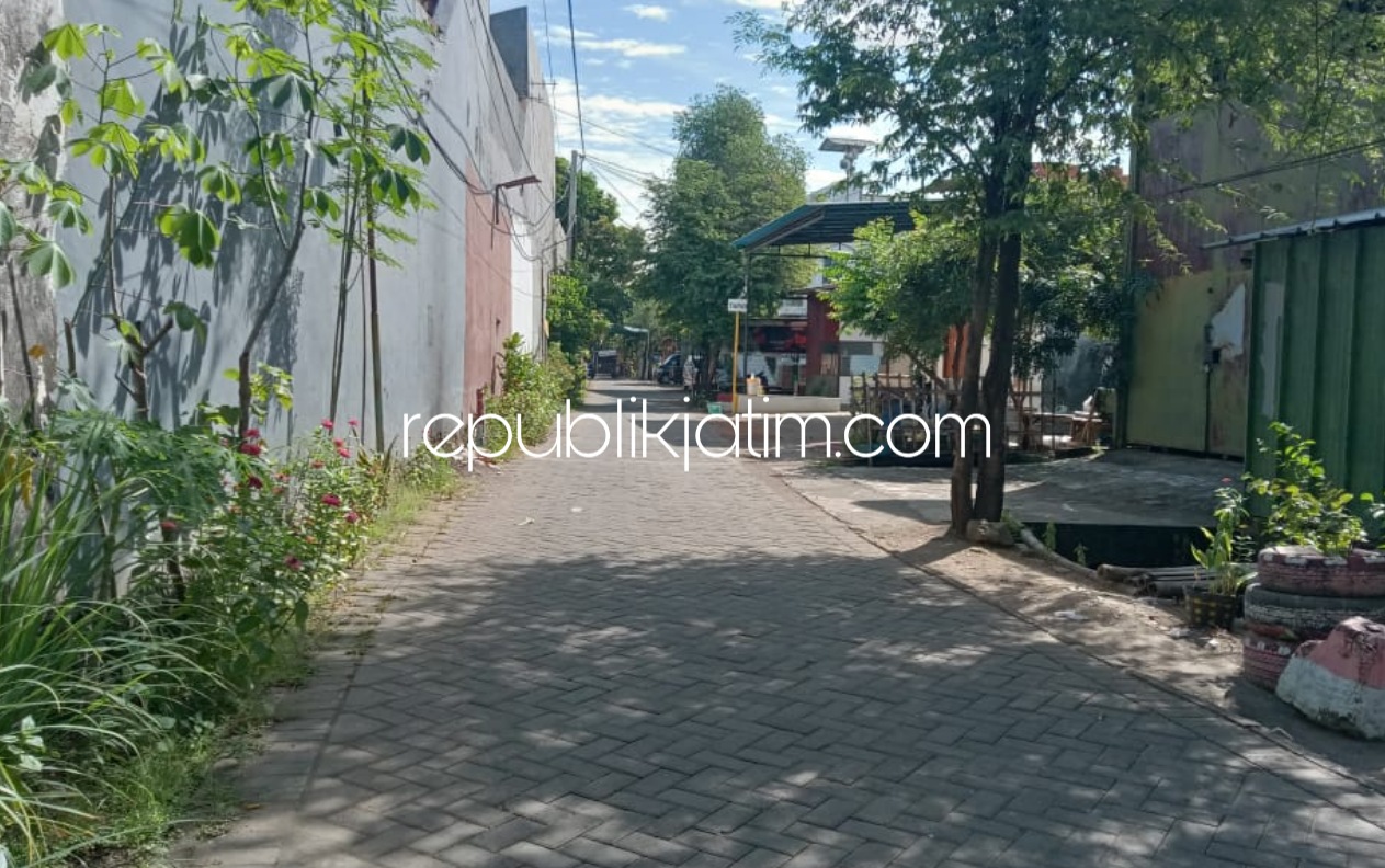 SEPI - Lokasi penjambretan kalung Kasminah yang membuat korban mengalami luka-luka di Desa Ngingas, Kecamatan Waru, Sidoarjo tampak sepi, Minggu (21/06/2020).