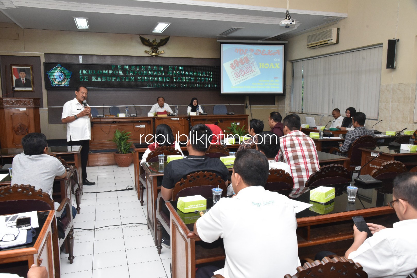 TANGKAL HOAX - Sebanyak 50 anggota Kelompok Informasi Masyarakat (KIM) Sidoarjo digembleng Dinas Komunikasi dsn Informatika (Diskominfo) Pemkab Sidoarjo tangkal hoax di media sosial (Medsos), Rabu (26/06/2019).