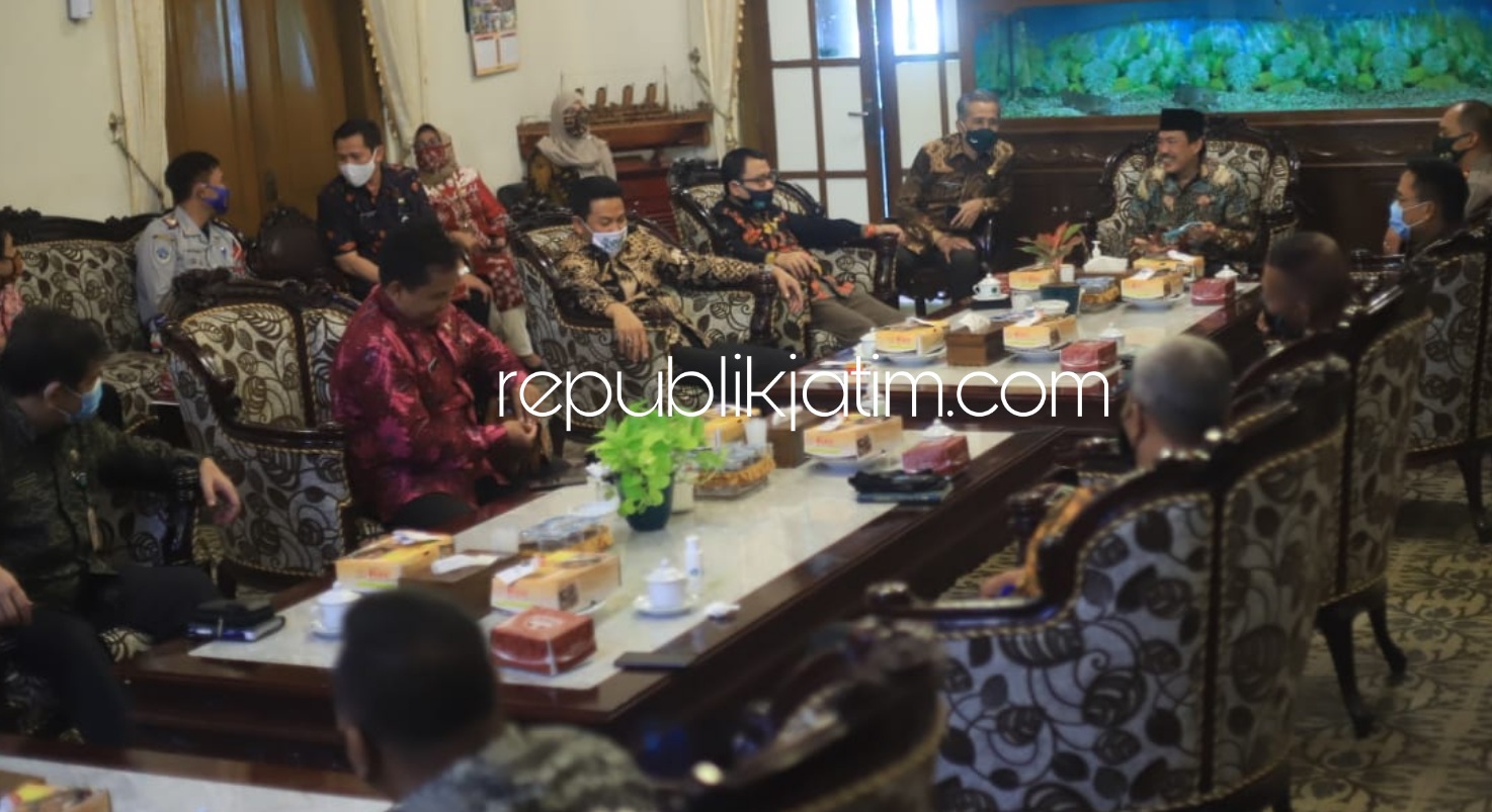 RAKOR - Rapat Koordinasi (Rakor) Pemkab, DPRD, Forkompimda dan Forum Komunikasi Kepala Desa (FKKD) Sidoarjo soal pelaksanaan Pilkades Serentak di Pendapa Delta Wibawa dengan usulkan Pilkades digelar 6 September 2020 mendatang, Kamis (02/07/2020).